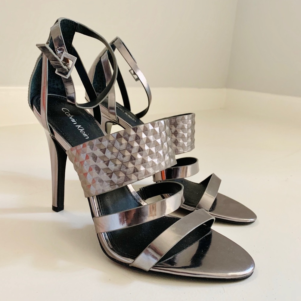Calvin Klein Metallic Pewter Pumps - size 8.5M